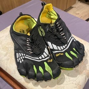 Five finger vibram shoes